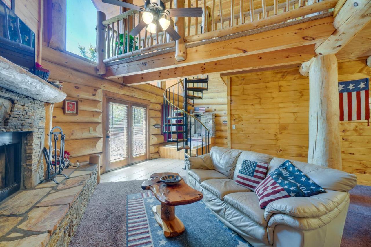 Idyllic Gatlinburg Cabin With Hot Tub And Balcony! Exterior photo